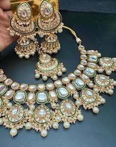 (Video clip attached) Kundan stone with pearls beaded work beautiful bridal/semi…