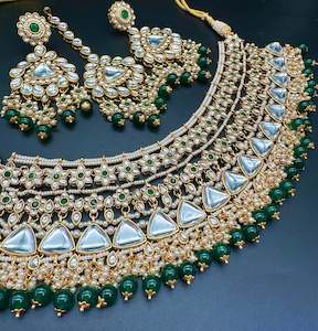 (Video clip attached) Kundan stone with pearls beaded work beautiful bridal/semi…