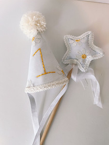 Daisy Birthday bundle - Birthday hat and matching wand samanthastokesbridal