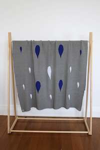 Clothing wholesaling: Grey Marl with White and Blue Raindrops Jacquard Blanket