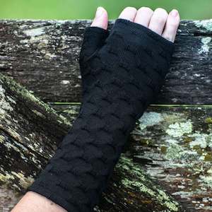 Merino Wool Gloves - Black Cross Textured