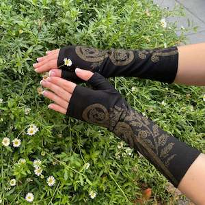 Merino Wool Gloves - Black Fern Spiral