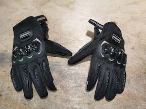 Riding gloves