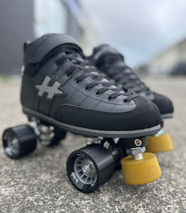 Roller Skates: Hypno Sting Complete Roller Derby Skates