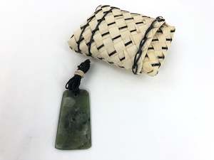 New Zealand Greenstone Pounamu Pendant Necklace (19101)