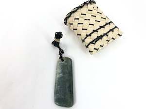 New Zealand Greenstone Pounamu Pendant Necklace (19100)