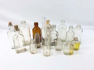 Bulk lot Vintage Glass Bottles (19226)