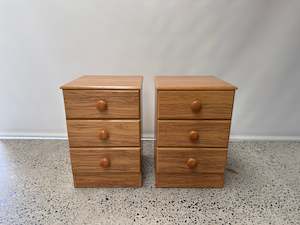 Furniture: 2 x Matching Bedsides (20024)