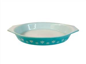 Vintage Pyrex Casserole Dish - Snowflake (18134)