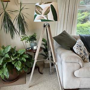 Tripod floor lamp