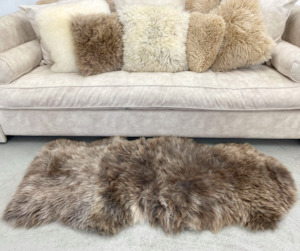 Frontpage: Natural Black 1.5 Sheepskin Rug - NZ Made #35