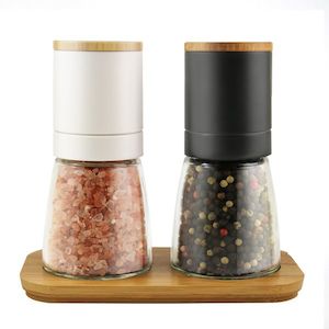 Personal accessories: Salt + Pepper Grinder Set