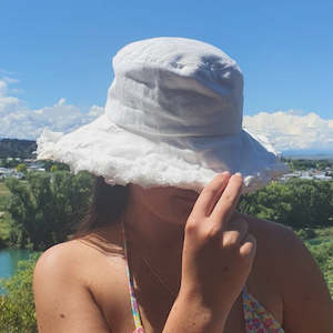 Personal accessories: Bucket Hat - White