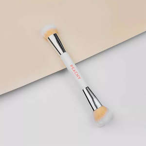 Personal accessories: Peachy Lip Co - Contour + Blend Brush