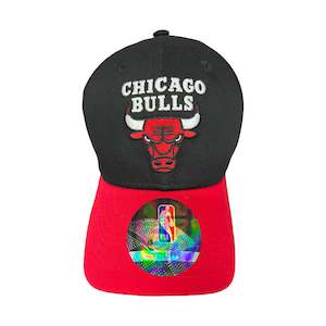 .KIDS KIDS MITCHELL & NESS CLASSIC BULLS SNAPBACK KIDS - RED/BLACK COLOUR