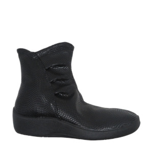 Shoe: Arcopedico L19 J17 Cres Black