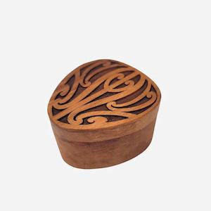 Maori Rimu Ring Box - Papa Huia Iti Puhoro