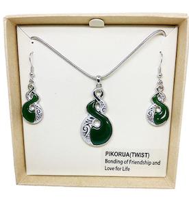 Gorgeous Green Maori Love Twist Necklace and Earrings Set