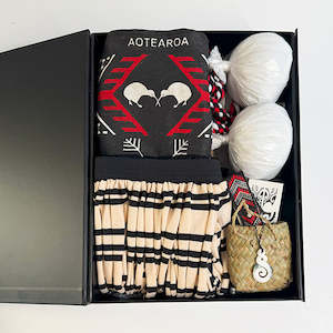 Internet only: Maori Girl Kapa Haka Gift Box