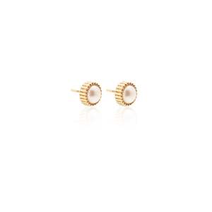 Radiant / Pearl Studs / Gold