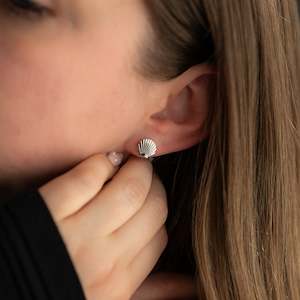 Shell Studs - Silver