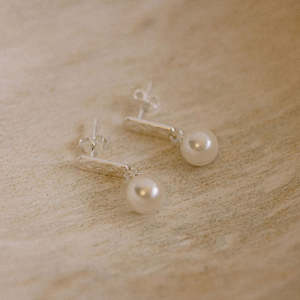 Direct selling - jewellery: Luna Pearl Earrings - Silver