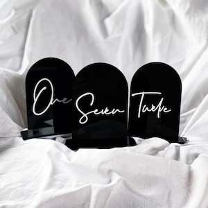 CURVED ACRYLIC BLACK & WHITE TABLE NUMBERS