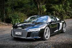 Car dealer - new and/or used: Audi R8 2017