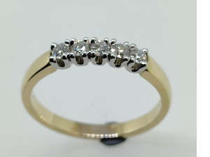 Jewellery: 9CT 5 Stone Diamond Ring L17279D