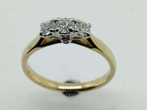 9CT 3 Stone Diamond Ring L20899D