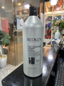 REDKEN HAIR CLEANSING CREAM CLARIFYING SHAMPOO 1L that removes product build up