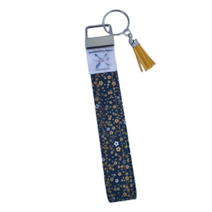 ‘Itty Bitty Daisies’ Wristlet Key Fob