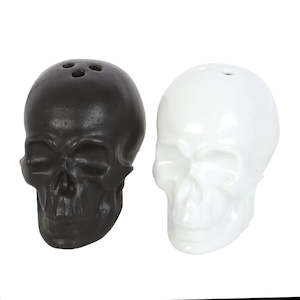 Skull Salt and Pepper Shakers NEW!