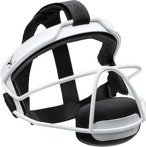 Sporting equipment: Fielders Face Mask