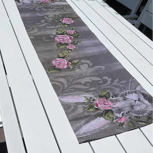 Inge's Art Table Runner - Bunny with Roses