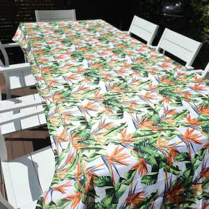 Tablecloths Runners: White Tablecloth with Watercolour Strelitzia