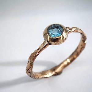 Sandcast Ring GOLD 1.8mm with Gemstone - SONIA THERESE