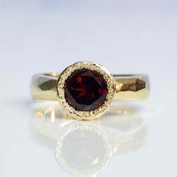 Eluo Ring - 9ct Yellow Gold with Red Garnet