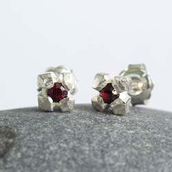 Manuka Studs - Silver with Garnets