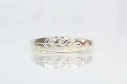 Leaf Signet Ring - White Gold