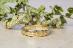 Leaf Signet Ring - Yellow Gold