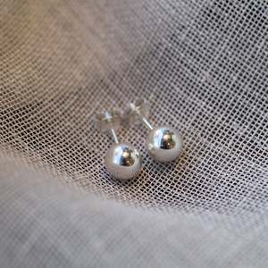 Ball stud Earrings - 7mm - Sterling Silver