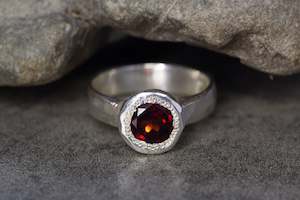 Eluo Ring - Sterling Silver with Garnet