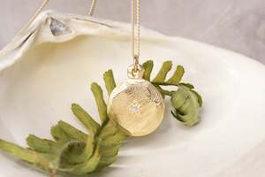 Io Pendant - Yellow Gold with Diamond