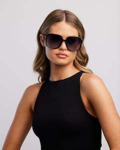 Gift: Della Spiga Sunglasses