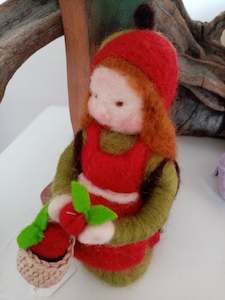 Needlefelted figurine : Mrs Appleby