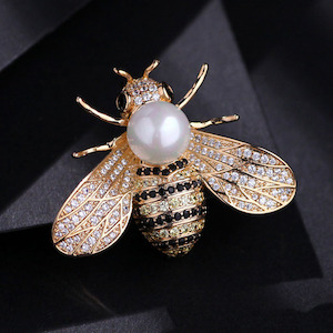 Womenswear: Fresh Accessories - Brooch Bee Pearl Gold