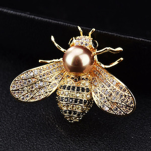 Womenswear: Fresh Accessories - Brooch Bee Gold