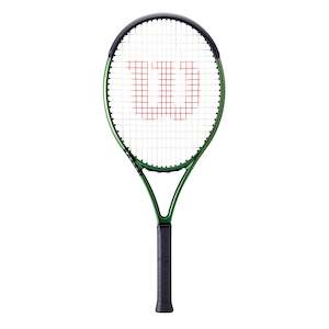 Sporting equipment: Wilson Blade 26 V8.0 (22)