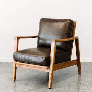 Yukon leather armchair in brown